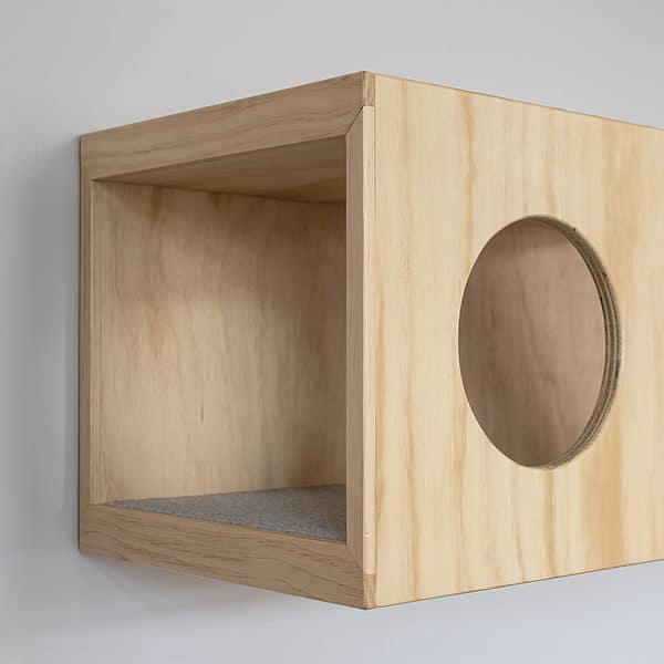 Cat box - large (650mm), end view
