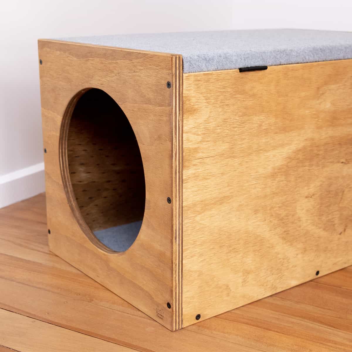 Cat box - back view showing hinge